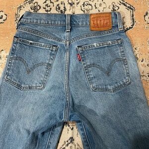 Vintage High Waisted Medium Wash 501 Levi Jeans